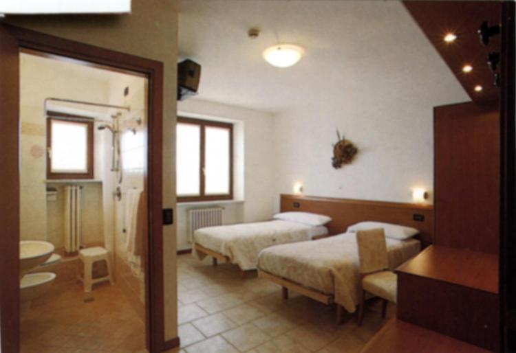 Hotel Scandola Bosco Chiesanuova Kamer foto
